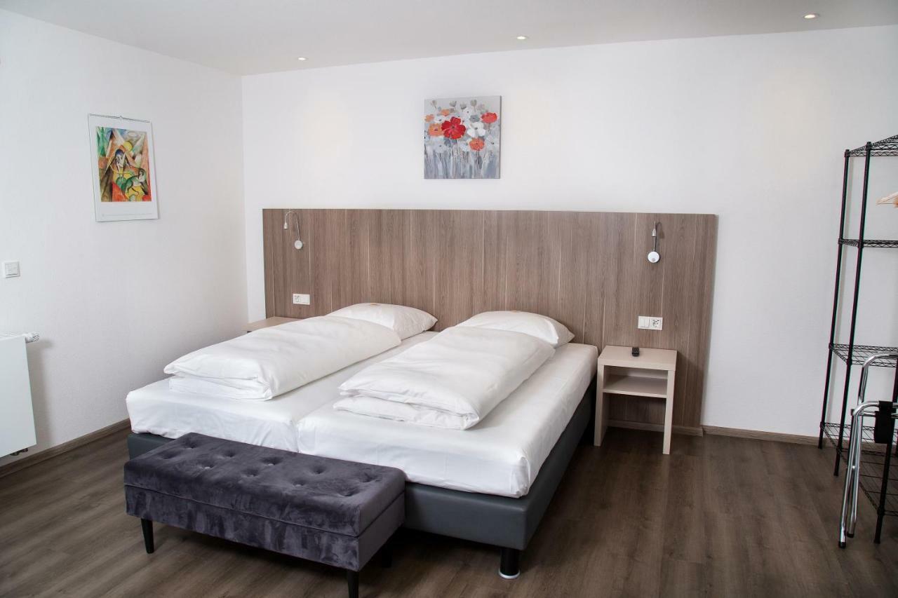 Sevendays And Boardinghouse Hotel